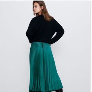 Zara Pleated Emerald Green Midi Skirt
